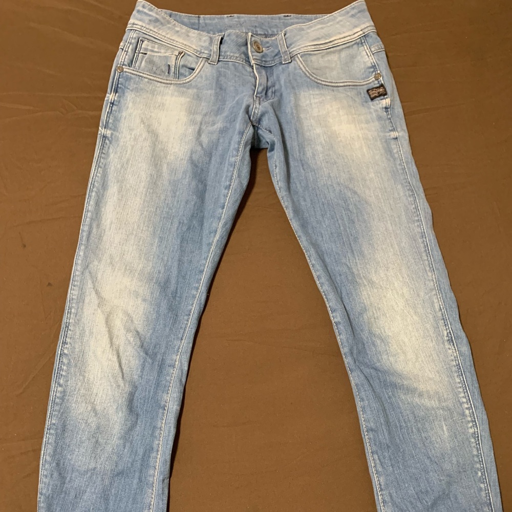 LIGHTLY USED DEMIN JEANS